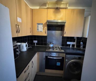 1 bedroom in a house share to rent - Photo 4