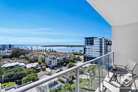Modern 2-Bedroom Apartment with Spectacular Broadwater Views - Photo 2