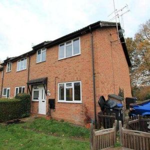 Goldsworth Park, Woking, Surrey, GU21 - Photo 2