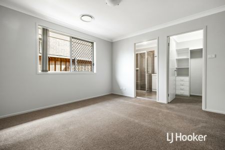 Beautiful 4 Bedroom Home - Fantastic Location! - Photo 3