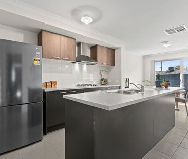 Modern & Low-Maintenance Living in Sought-After St Albans Park - Photo 4