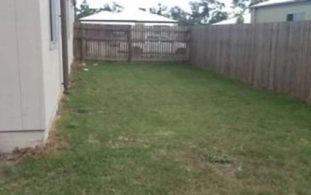 FULLY FENCED, 3 BEDROOM UNIT IN DEERAGUN - Photo 5