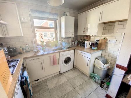 3 bedroom apartment to rent - Photo 2