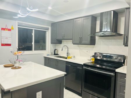 For Lease - 132 Bartley Drive, Toronto, Ontario - Photo 4