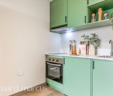 Victoria Road, Feltham - Photo 1