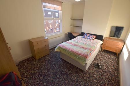 Talbot Road, Northampton, NN1 - Photo 2