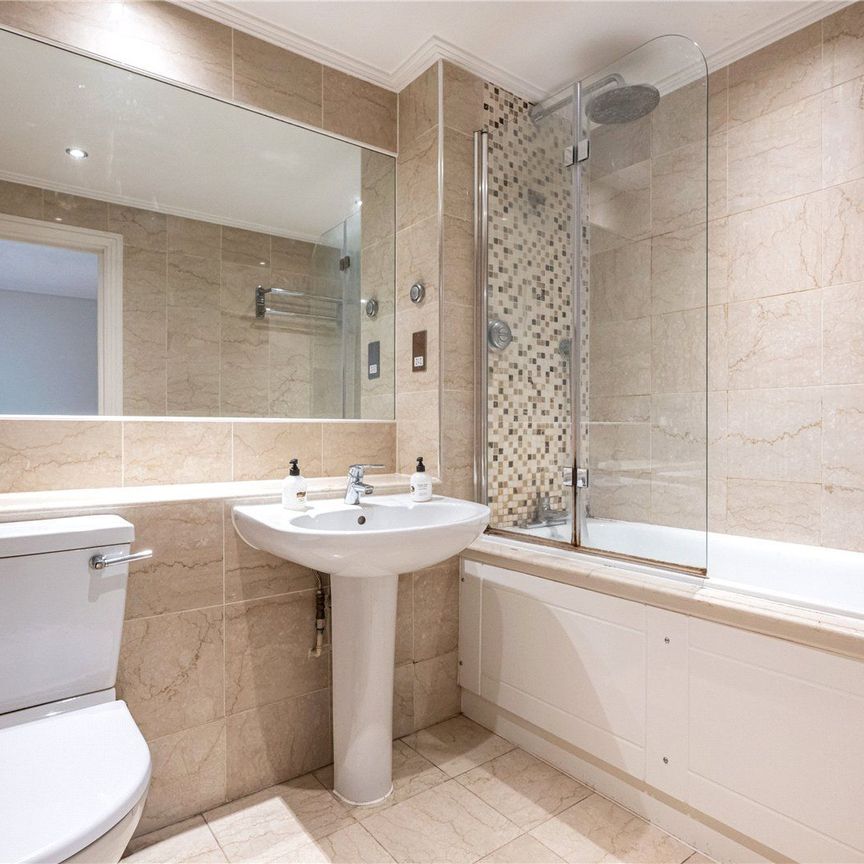 Hereford Road, W2 - Photo 1