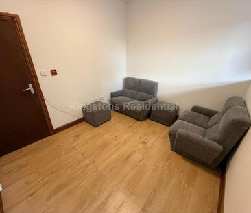 3 bedroom flat to rent - Photo 2