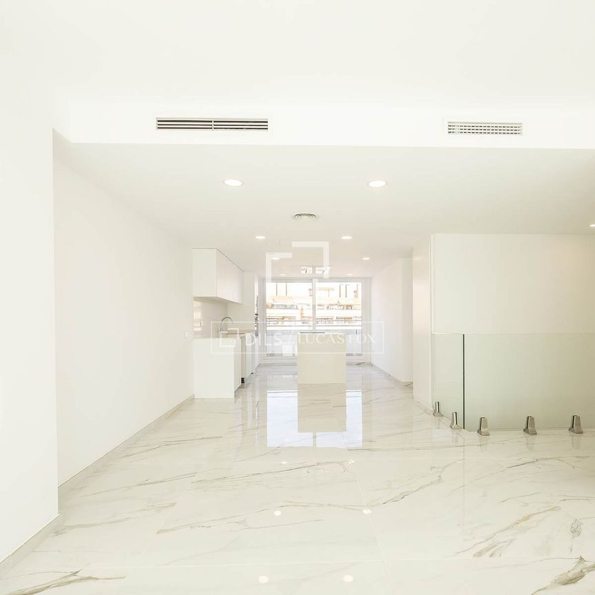 Excellent 3 Bedroom penthouse with 33m² terrace for rent in Ciudad de las Ciencias - Photo 1
