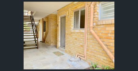 Neat and Tidy Ground Floor Unit - Photo 2