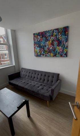 2 bedroom flat to rent - Photo 2