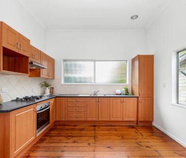 CHARACTER-FILLED HOME IN A PRIME INNER-CITY LOCATION - Photo 2