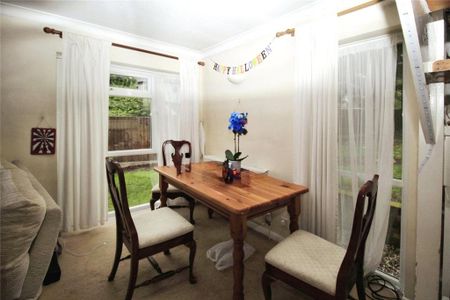 5 bedroom detached house to rent - Photo 2