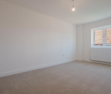 4 bedroom semi-detached house to rent - Photo 2