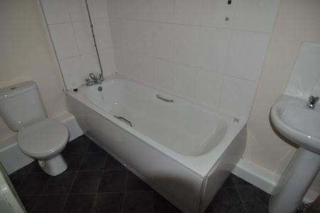 1 bed Apartment - To Let - Photo 4
