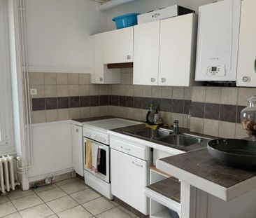 Location Appartement 3 pièces 81m² ROANNE 42300 - Photo 4