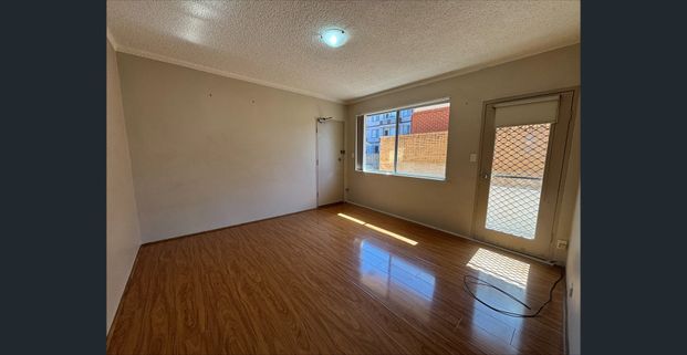 For Rent: Spacious 2-Bedroom Unit in Prime Location! Conveniently Located Near Shops & Train Station - Photo 1