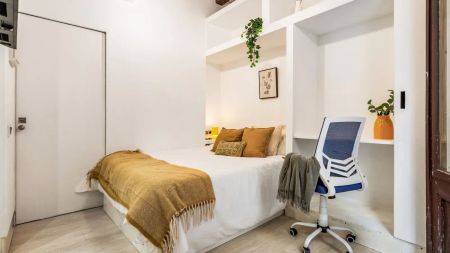 Room in a shared 5-bedroom apartment for rent in El Gòtic, no domiciliation allowed. - Foto 4