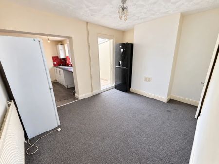 To Rent Albany Road, Chatham, ME4 £1,300 pcm - Photo 2