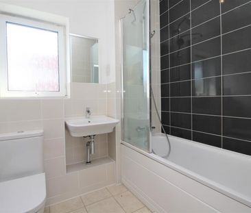 3 bedroom end of terrace house to rent - Photo 6