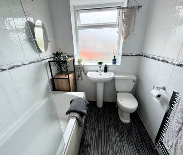Thornham Lane, Royton - Photo 3