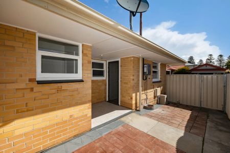 Modern, Fully Renovated Unit in a Convenient Location - Photo 5