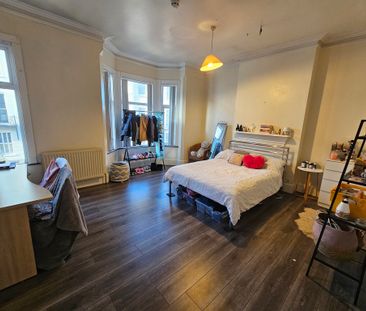 6 Bed Student Accommodation - Photo 3