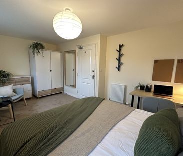 Wharton Crescent, Beeston, NG9 1RJ - Photo 3