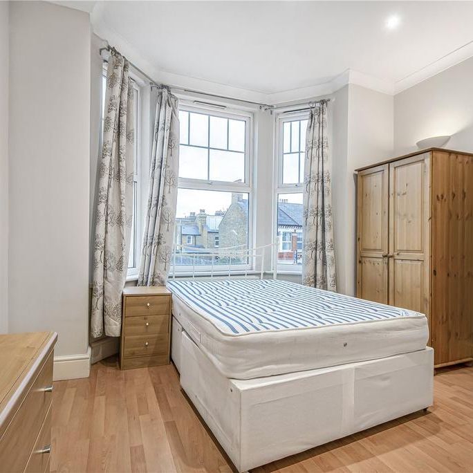 3 bedroom flat to rent - Photo 1