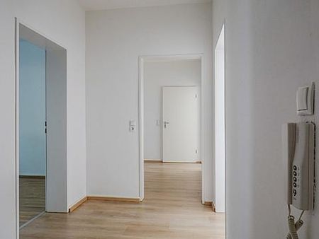 Helle 3-Zimmer-Erdgeschosswohnung mit Balkon in gepflegtem Mehrfamilienhaus - Foto 3