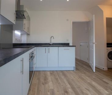 3 bedroom semi-detached house to rent - Photo 6