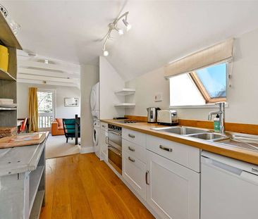 Bright and Spacious one bedroom apartment in Burford. - Photo 4