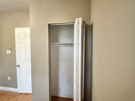 3 LEVEL SPACIOUS TOWNHOUSE | 286 CROWN DRIVE | AVAILABLE NOW! - Photo 2