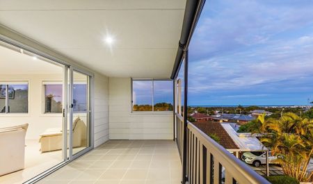 Stunning 4-Bedroom Home in Kingscliff - Photo 2