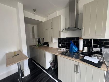 Vivian Place, Bradford - Photo 3