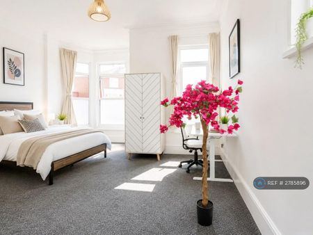 1 bedroom in a house share to rent - Photo 3