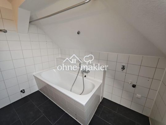 Sanierte 3,5 Zimmer DG Wohnung in Essen Frohnhausen 2. Etage - Foto 1