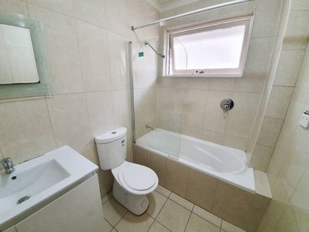 Handy Location! - Photo 4