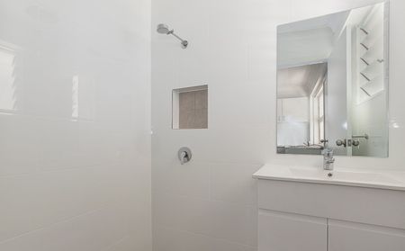 MODERN DUPLEX LIVING IN ROSSLEA! - Photo 4