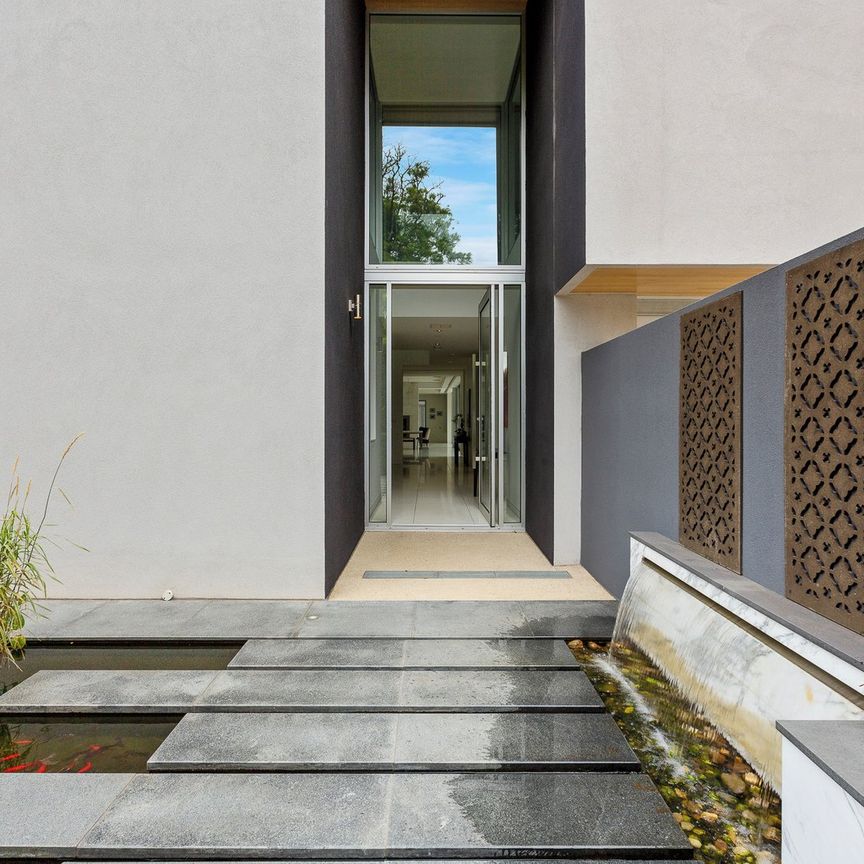 SUPERBLY DESIGNED FIVE BEDROOM FAMILY HOME - Photo 1