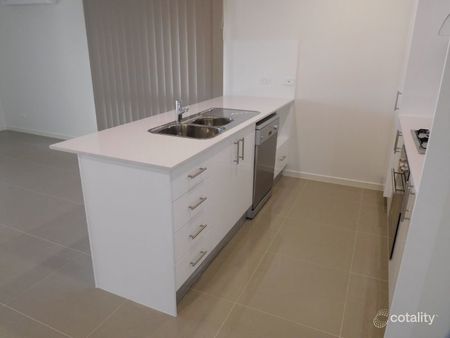 Immaculately Presented Family Home! - Photo 5