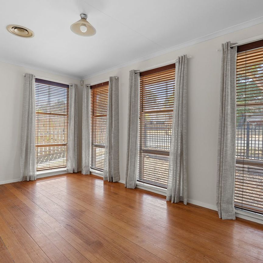 Walk to CBD from this centrally located home - Photo 1