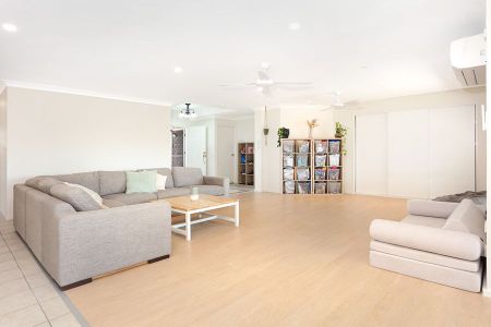 31 Gordonia Drive, Reedy Creek QLD 4227 - House For Rent | Domain - Photo 5