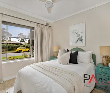 Spacious, Well Maintained & Ideally Located House with Solar. - Photo 3