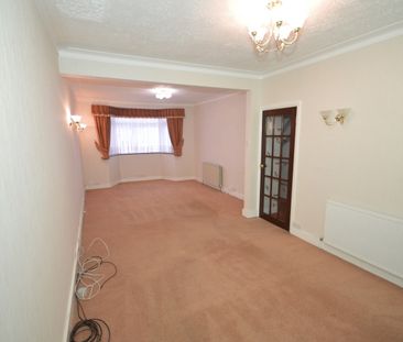 4 Bed Terraced House, Ashburton Avenue, IG3 - Photo 2