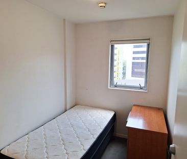 Single Bedroom to rent in Shared Apartment - Photo 1