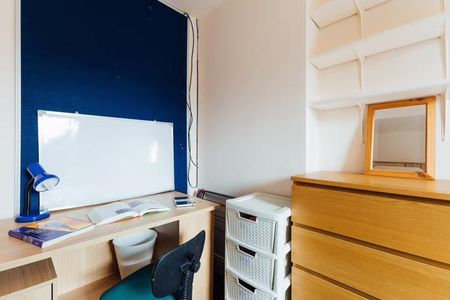 4 bedroom terraced house to rent - Photo 4