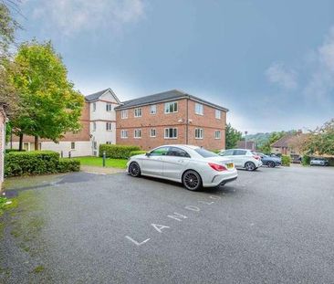 Treetops, Hart Lane, LU2 - Photo 1