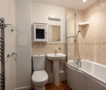2 bedroom flat to rent - Photo 3
