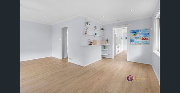 SPACIOUS FAMILY HOME WITH LARGE WORKSHOP - Photo 1